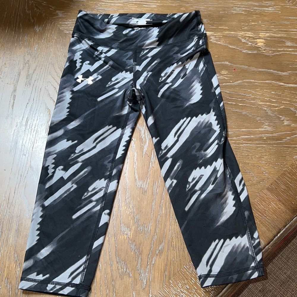 UA cropped leggings